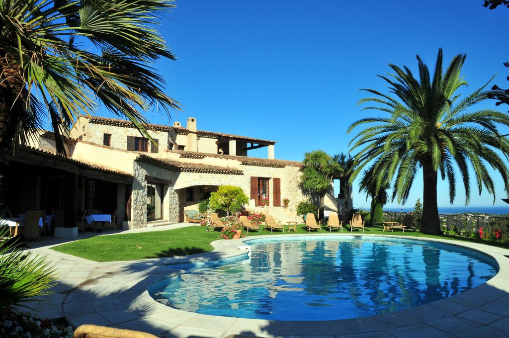 Splendide Villa avec Piscine, Terrain de Tennis, Pétanque, Bar, Four à Pizza et Vue Mer pour 20 personnes